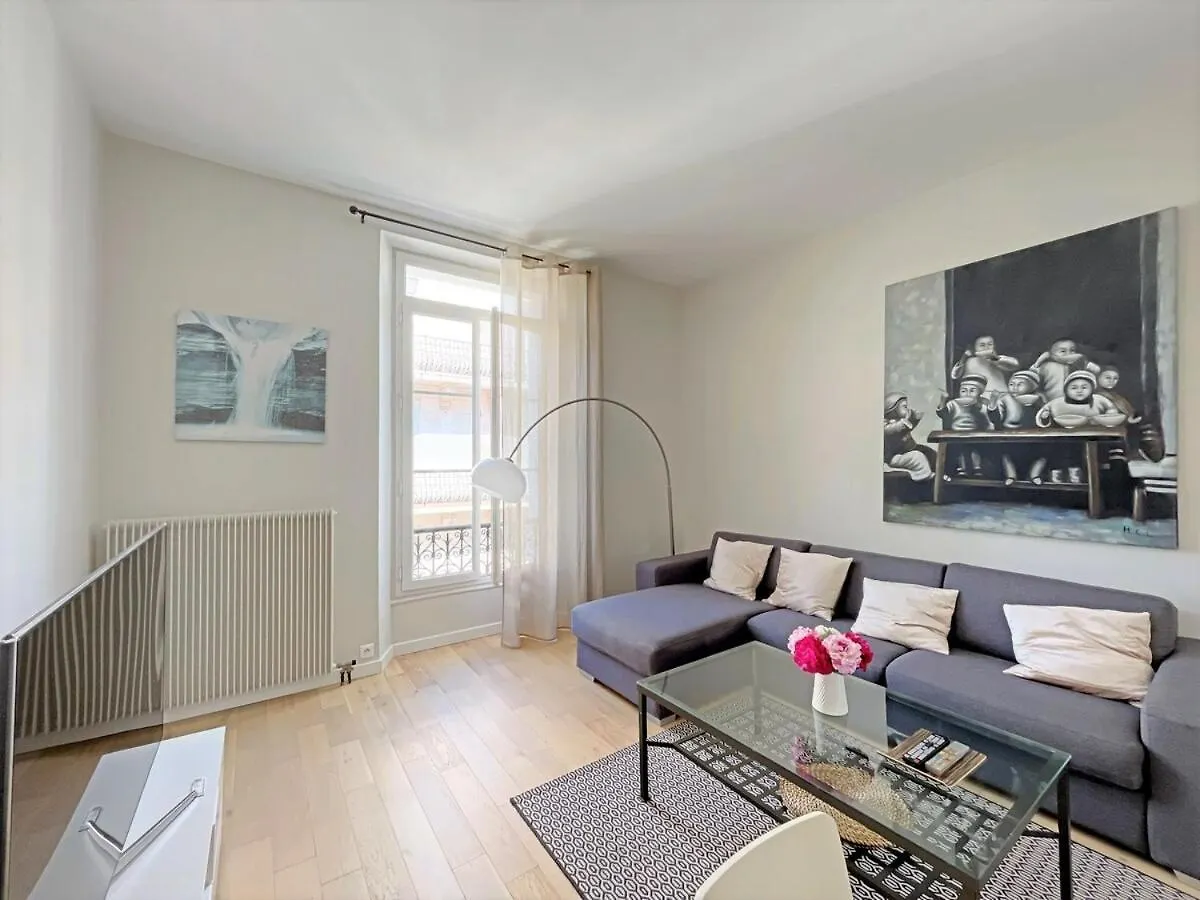 Iris Apartment Backcroisette Cannes France