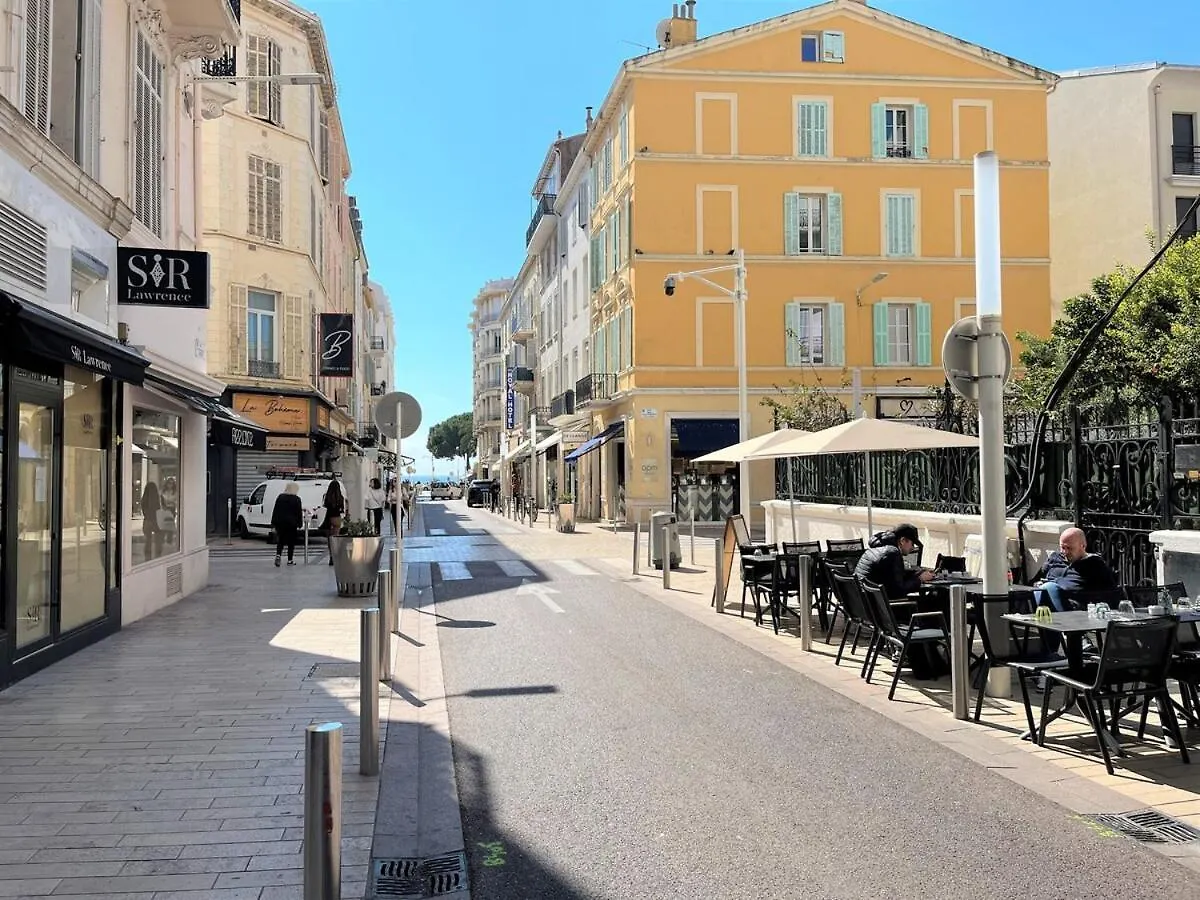 Iris Apartment Backcroisette Cannes 0*,  France