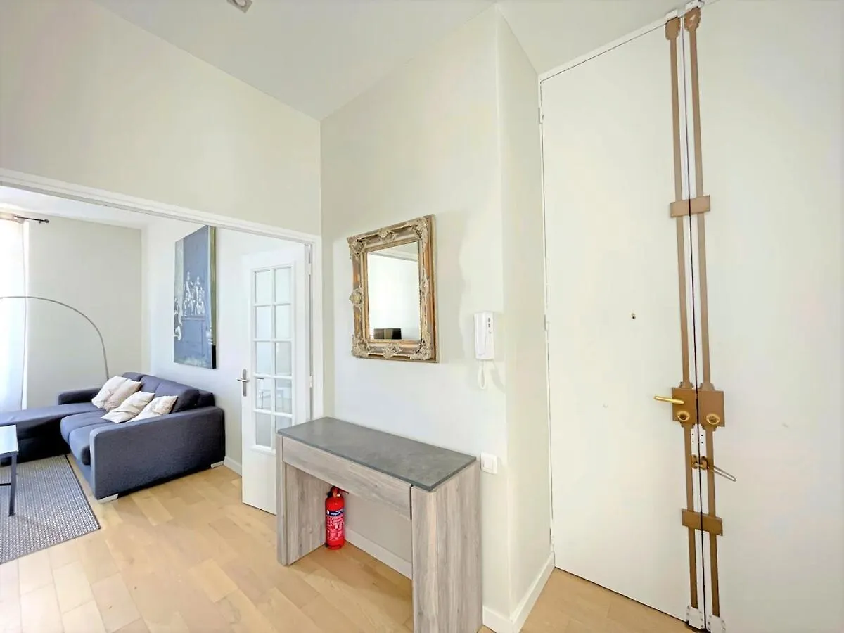 Iris Apartment Backcroisette Cannes 0*,  France
