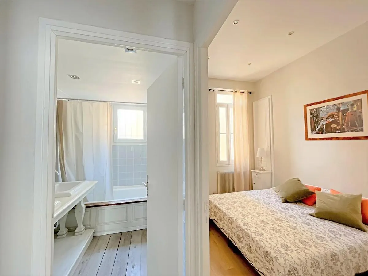 Iris Apartment Backcroisette Cannes France